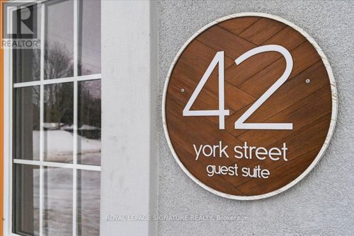42 York St, Picton, ON, K0K2T0 | Card Image