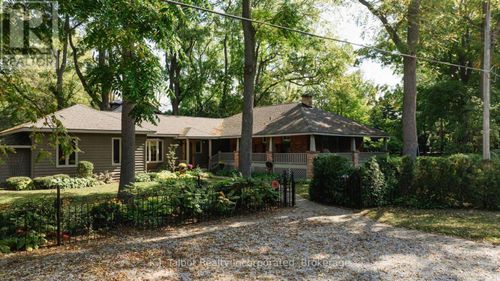 16 Chiniquy St, Bayfield, ON, N0M1G0 | Card Image