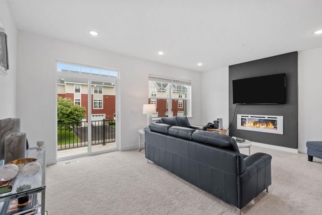3141 Clover Ridge Dr, Townhouse with 3 bedrooms, 3 bathrooms and null parking in Chaska MN | Image 15