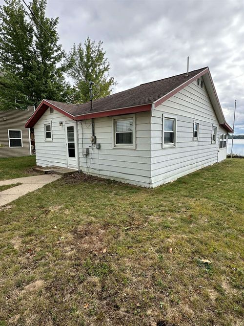 11782 E State St, Fife Lake, MI, 49633-8092 | Card Image