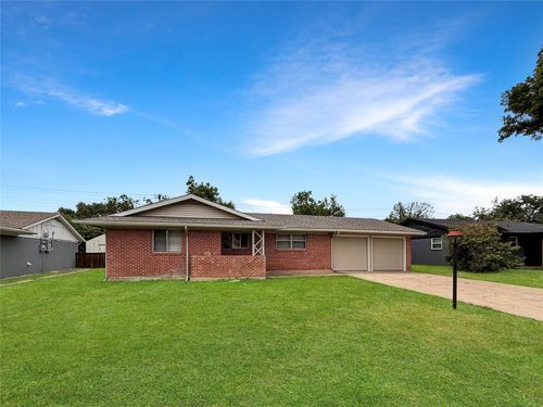 3508 Coronado Ct, Fort Worth, TX, 76116-6721 | Card Image