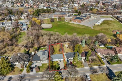 15 Pioneer Dr, Mississauga, ON, L5M1G8 | Card Image