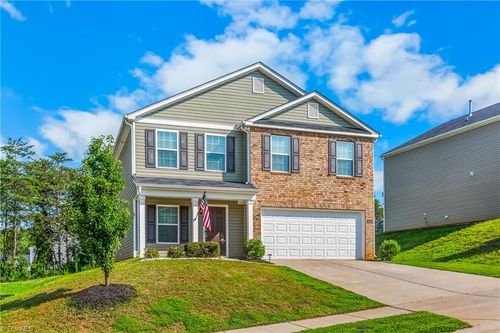 2044 Longshadow St, Rural Hall, NC, 27045-9940 | Card Image