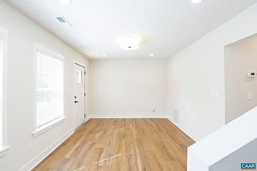 917 Belmont Ave, CHARLOTTESVILLE, VA, 22902-5905 | Card Image