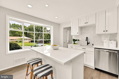 525 E Indian Spring Dr, SILVER SPRING, MD, 20901-4726 | Card Image