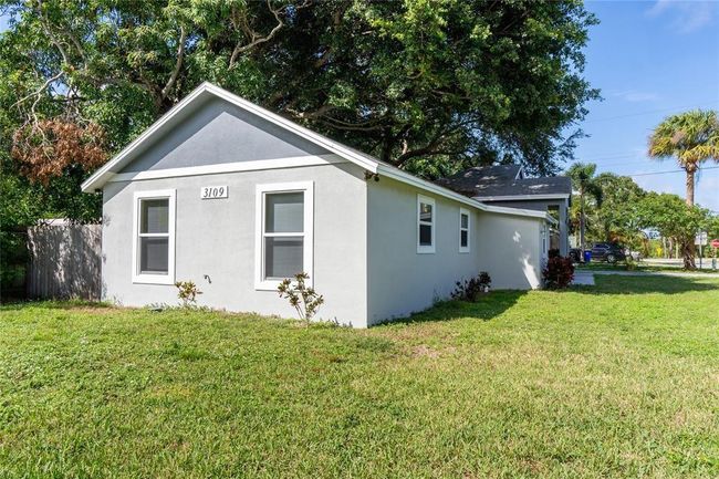 3109 Se Amherst St, House other with 3 bedrooms, 2 bathrooms and null parking in Stuart FL | Image 17
