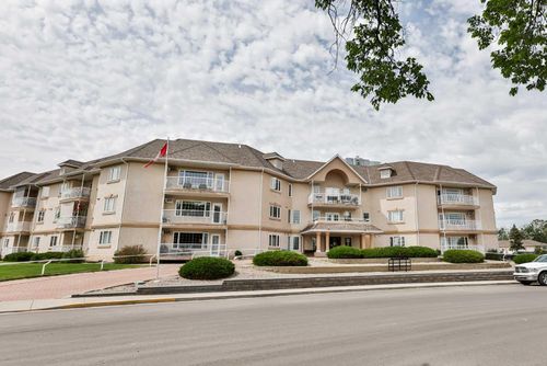 210-4800A 48 Avenue, Taber, AB, T1G2G9 | Card Image