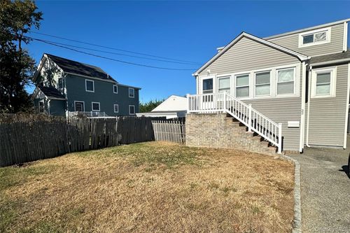 32 Mckinley Ave, Lindenhurst, NY, 11757-5924 | Card Image