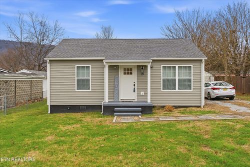 117 Love Dr, Harriman, TN, 37748-7202 | Card Image