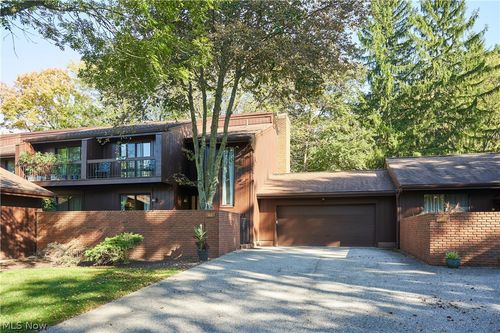 905 Spicers Ln, Northfield, OH, 44067-2235 | Card Image
