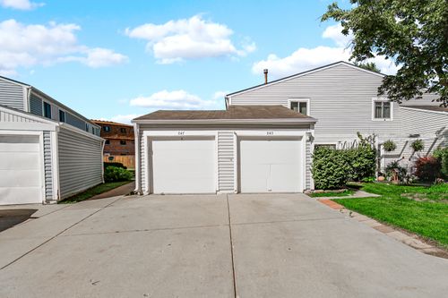 847-847 Oxford Pl, Wheeling, IL, 60090-2621 | Card Image