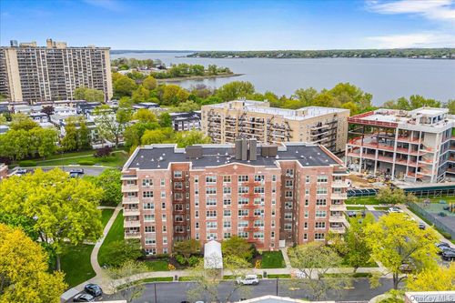1h-23-45 Bell Blvd, Bayside, NY, 11360-2039 | Card Image