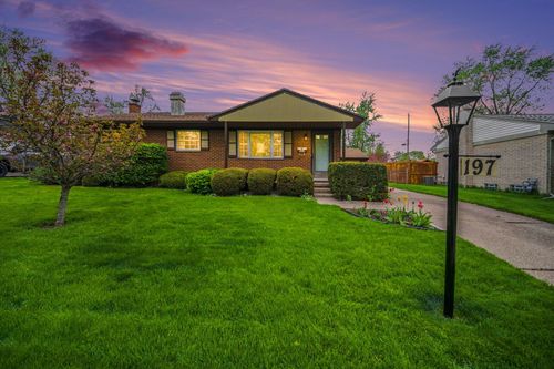 197 Wallace Dr, Saline, MI, 48176-1025 | Card Image