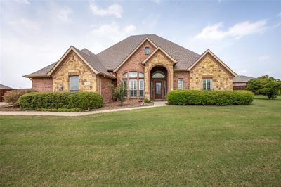 View of front of property with a front yard | Image 1