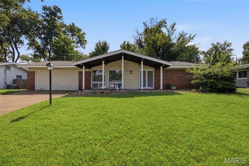 1552 Rathford Dr, Saint Louis, MO, 63146-3909 | Card Image