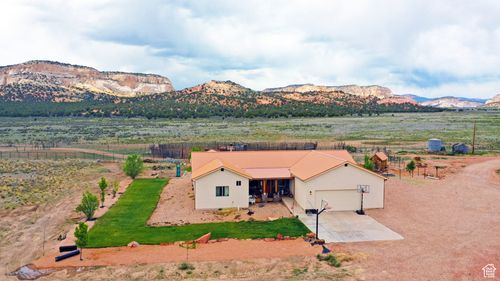 7395 N Johnson Canyon Rd, Kanab, UT, 84741-8106 | Card Image