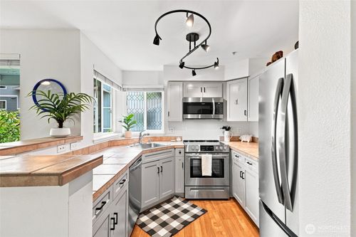 n301-3903 243rd Pl Se, Bothell, WA, 98021-6907 | Card Image