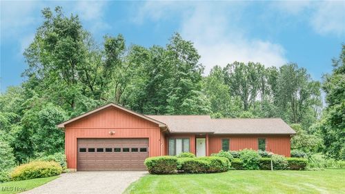 15747 Park View Dr, Newbury, OH, 44065-9574 | Card Image