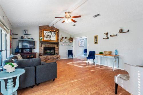 421 Saint Andrews St, Meadowlakes, TX, 78654-6811 | Card Image