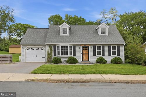 369 Lake St, EPHRATA, PA, 17522-2456 | Card Image