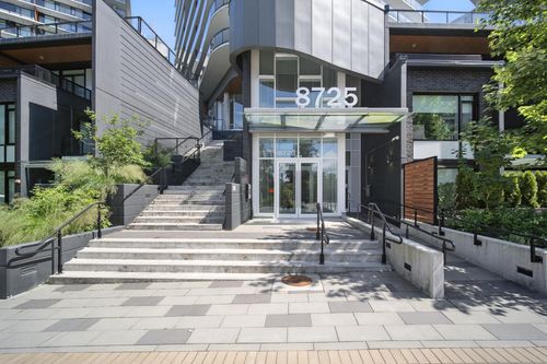 {{alt}} | Card Image