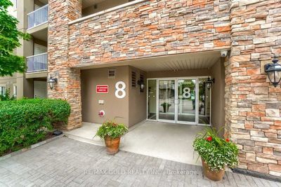 420 - 8 Dayspring Cir, Condo with 2 bedrooms, 2 bathrooms and 2 parking in Brampton ON | Image 2