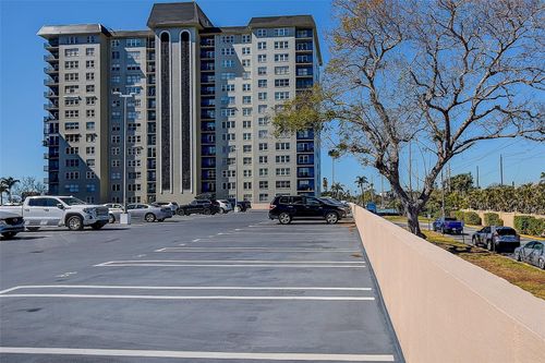 509-5220 Brittany Dr S, ST PETERSBURG, FL, 33715-1526 | Card Image