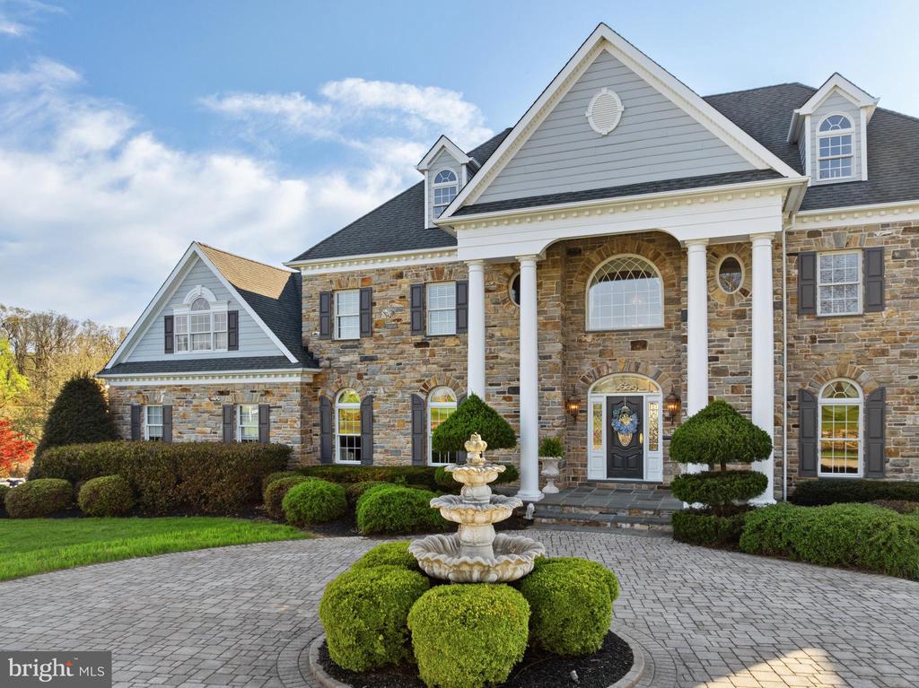 Residential in WHITE HALL 5