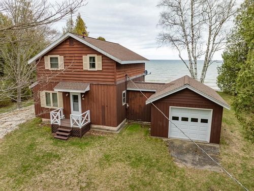 150 Clar Lin Road, CLAY BANKS, WI, 54201 | Card Image