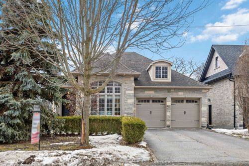 5 Centre St W, Whitby, ON, L1M1C1 | Card Image