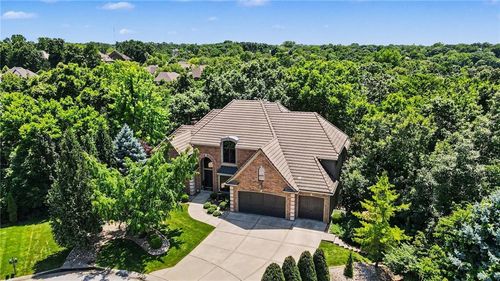 6104 Timberidge Ct, Parkville, MO, 64152-6093 | Card Image