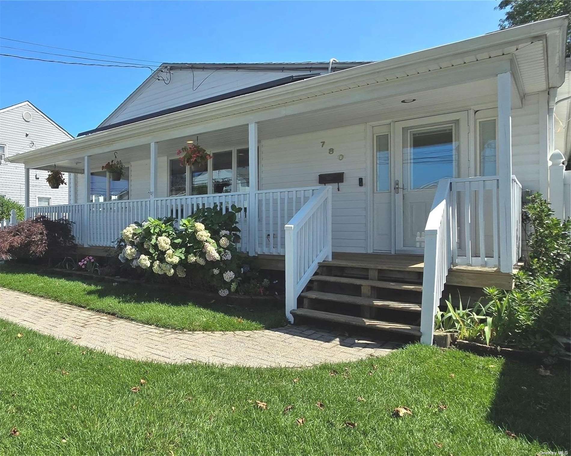 5th St, Lindenhurst, NY 11757
