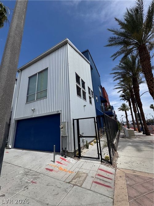 137 S 11th St, Las Vegas, NV, 89101-5605 | Card Image