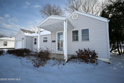 504 Helvetia St, Delta, OH, 43515-1402 | Card Image