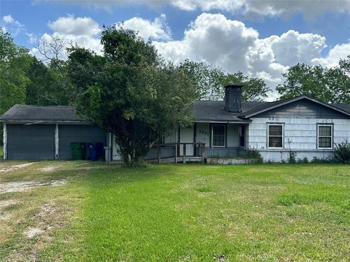 2221 S Front Street, Angleton, TX, 77515 | Card Image