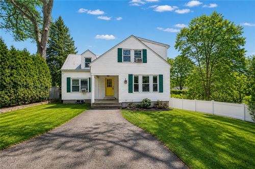 84 Phillip Ave, Cumberland, RI, 02864-5811 | Card Image