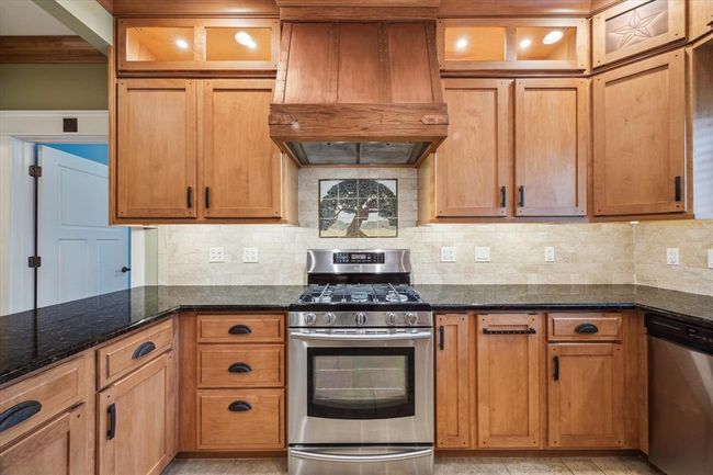 THE SPACIOUS KITCHEN IN THE HEART OF THE HOME SURROUNDED BY CUSTOM WOOD CABINETRY AND EXCEPTIONAL BEAUTY. | Image 19