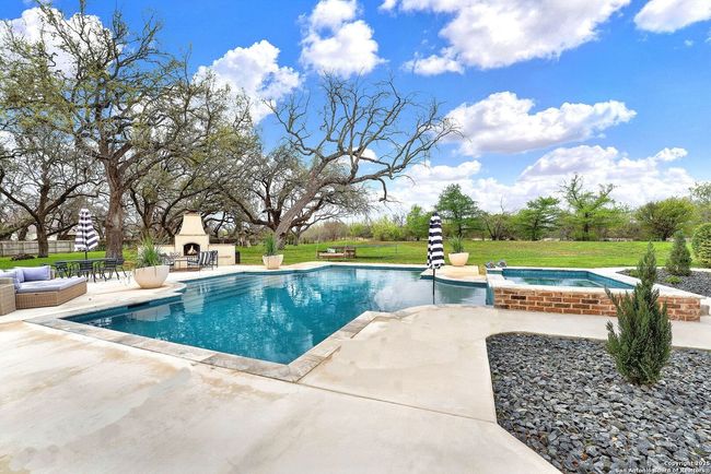 1409 Woodland Ct, House other with 4 bedrooms, 4 bathrooms and null parking in Hondo TX | Image 8