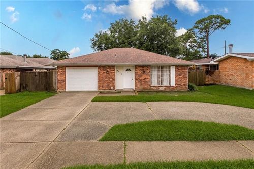 8916 W Metairie Ave, Metairie, LA, 70003-6956 | Card Image