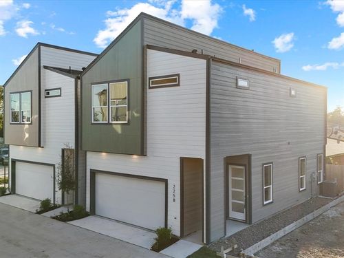 d-227 Noras Ln, Houston, TX, 77022-3517 | Card Image