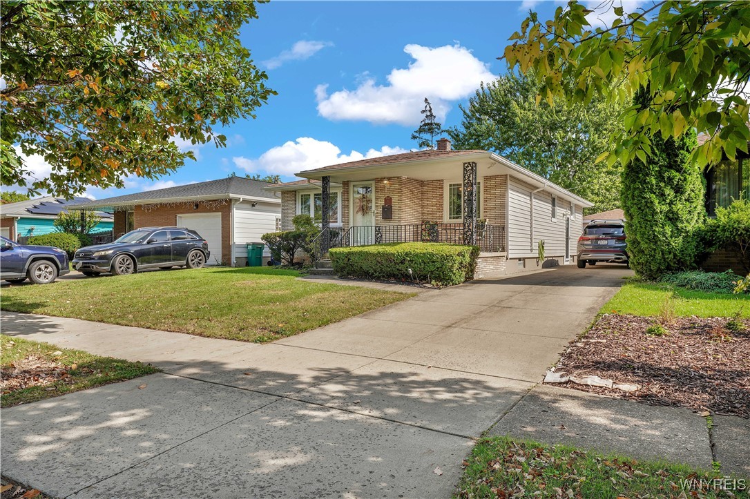 Standish Rd, Buffalo, NY 14216