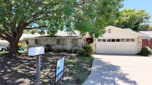 1123 Warbler Dr, Kerrville, TX, 78028-2950 | Card Image