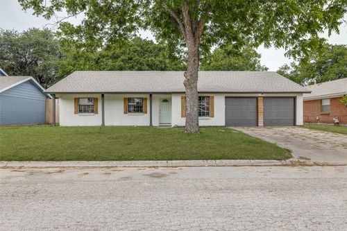 324 Deer Creek Rd, Everman, TX, 76140-4108 | Card Image