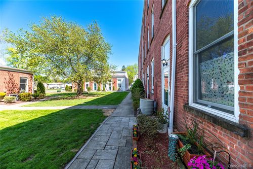 25 Village Ml, Haverstraw, NY, 10927-1062 | Card Image