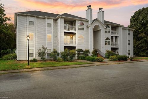 824 Rivertree Ln, Winston Salem, NC, 27103-6966 | Card Image