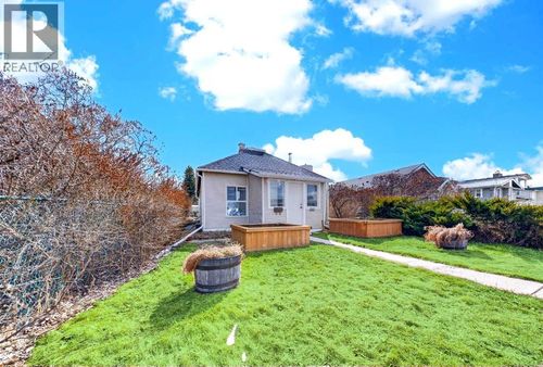 313 5 Street, Irricana, AB, T0M1B0 | Card Image