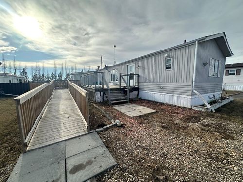 532 Queen St, Elnora, AB, T0M0V0 | Card Image