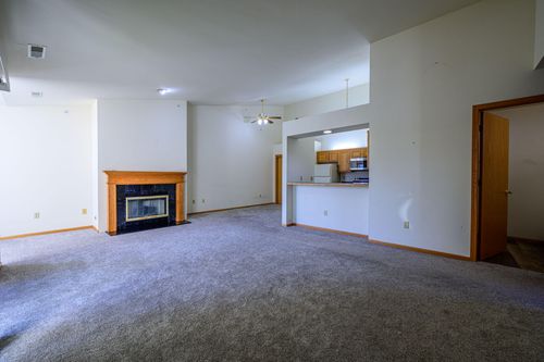 9354 W Loomis Rd, Franklin, WI, 53132-8244 | Card Image