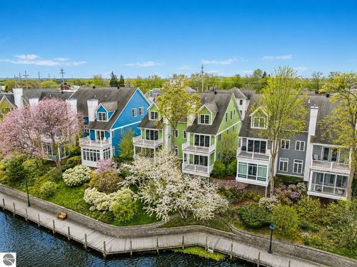 231 Midtown Dr, Traverse City, MI, 49684-5752 | Card Image