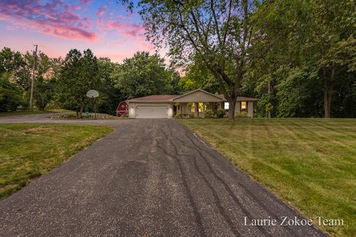 7613 Leonard St, Coopersville, MI, 49404-9729 | Card Image